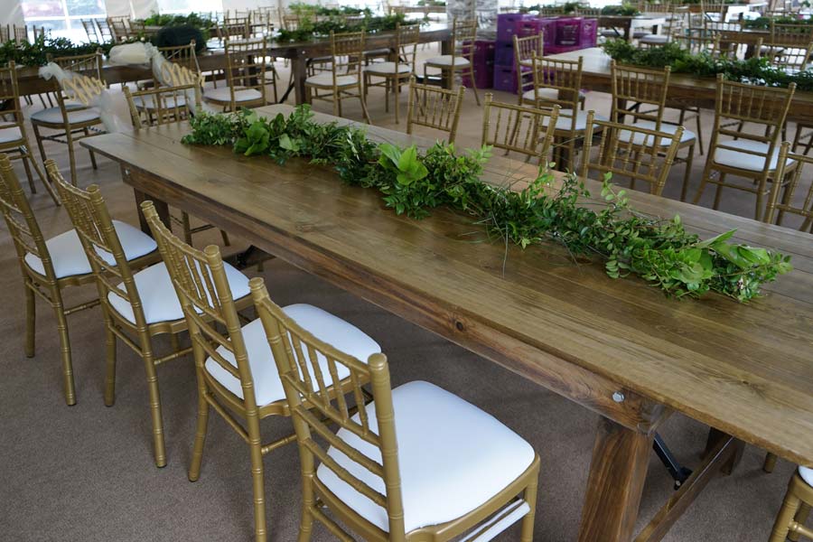 farm table gold chiavari chairs